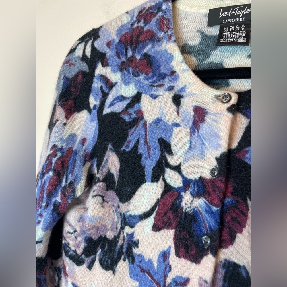 Lord & Taylor Luxury Women’s Floral Cardigan Cashmere Gramacore Cottage Size XS - Picture 3 of 9